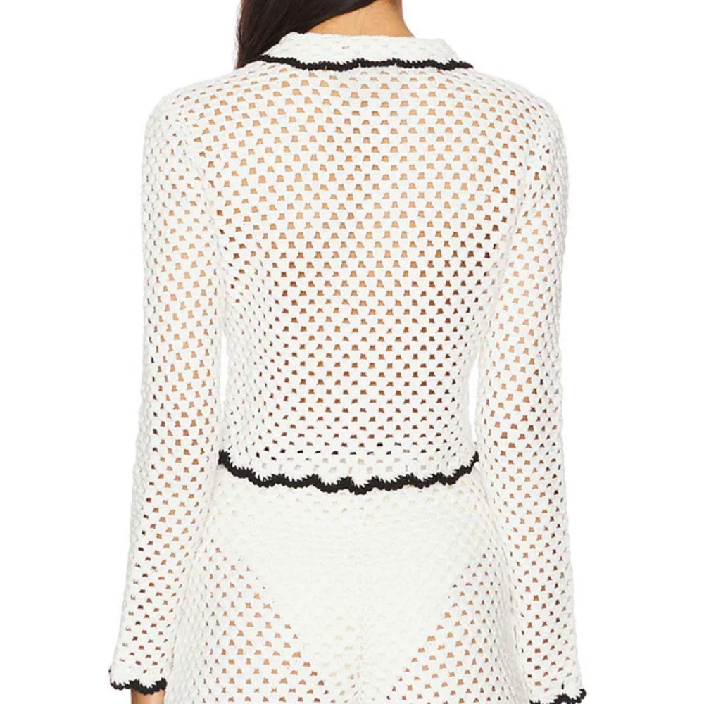 REVOLVE Holly Hand Crochet Collared Shorts in Ivory & Black
Stone Cold Fox - Picture 3 of 4